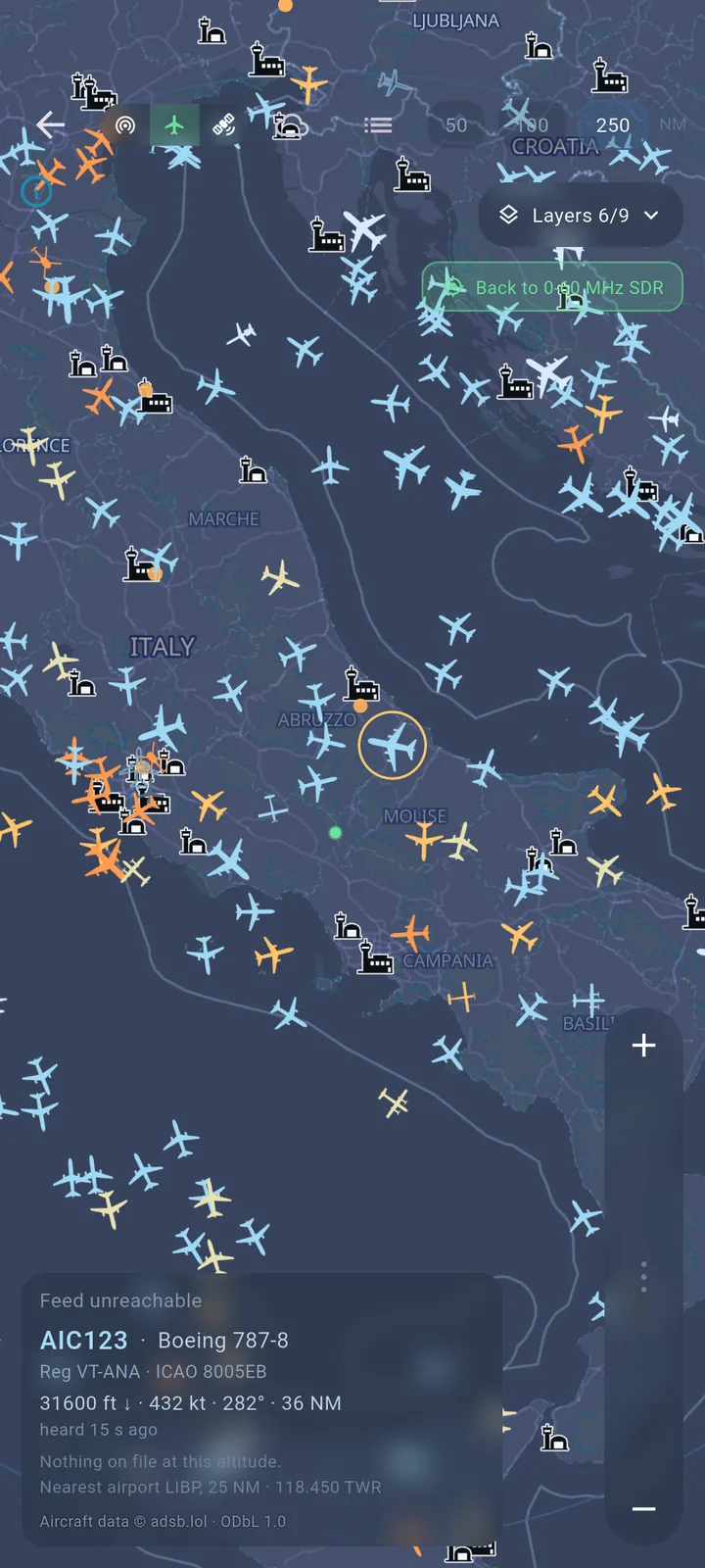SwR map of live air traffic over Italy with a Boeing 787 flight detail and the nearest tower frequency